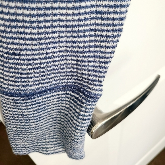 ABERCROMBIE & Fitch Blue Striped Tie Front Long Sleeve Top Size XS - Picture 4 of 8